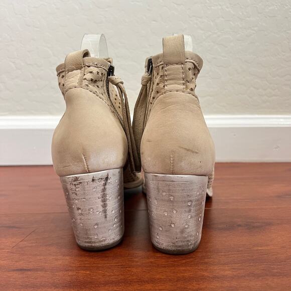 Dolce Vita Cream Whitewash Block Heel Almond Toe Perforated Booties Womens 8 - Picture 14 of 14